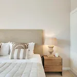 Apartment T2 Renovado No Sol Com Piscina *
