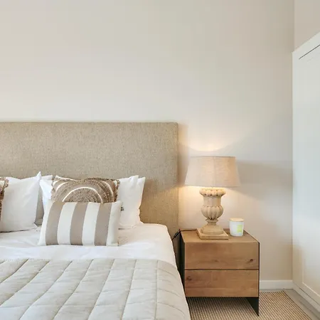 Apartamento T2 Renovado No Sol Com Piscina *