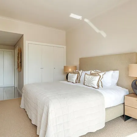 Apartamento T2 Renovado No Sol Com Piscina