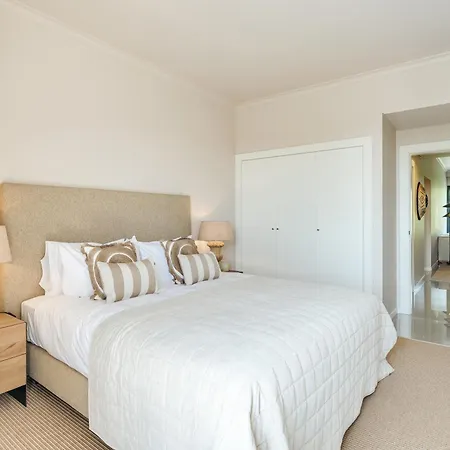 Apartamento T2 Renovado No Sol Com Piscina *