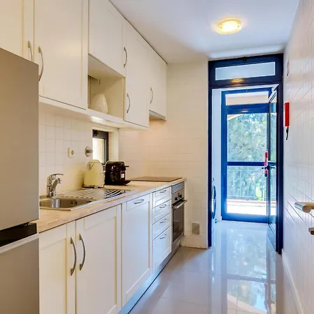 Apartamento T2 Renovado No Sol Com Piscina *